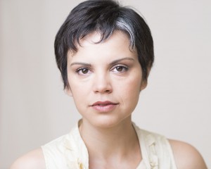 Nora Achrati played all 5 roles.